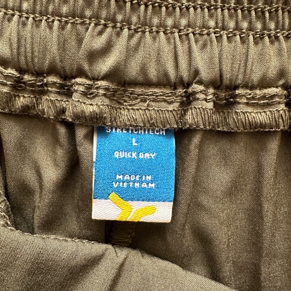 High-Waisted StretchTech Wide-Leg Pants in Army Green - Picture 6 of 6